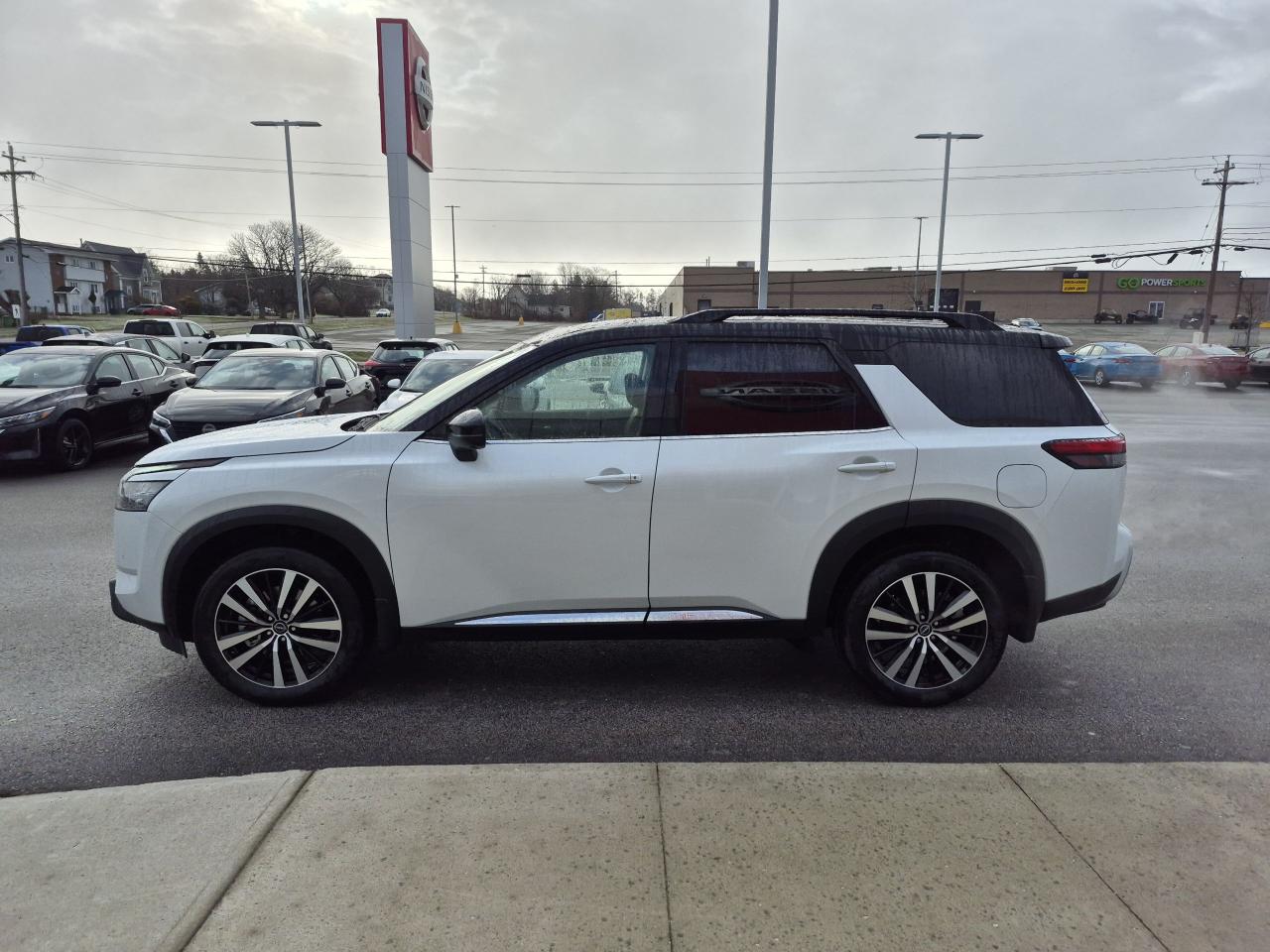 2025 Nissan Pathfinder Platinum CAPTAIN'S CHAIRS CAPITAIN'S CHAIRS Photo3