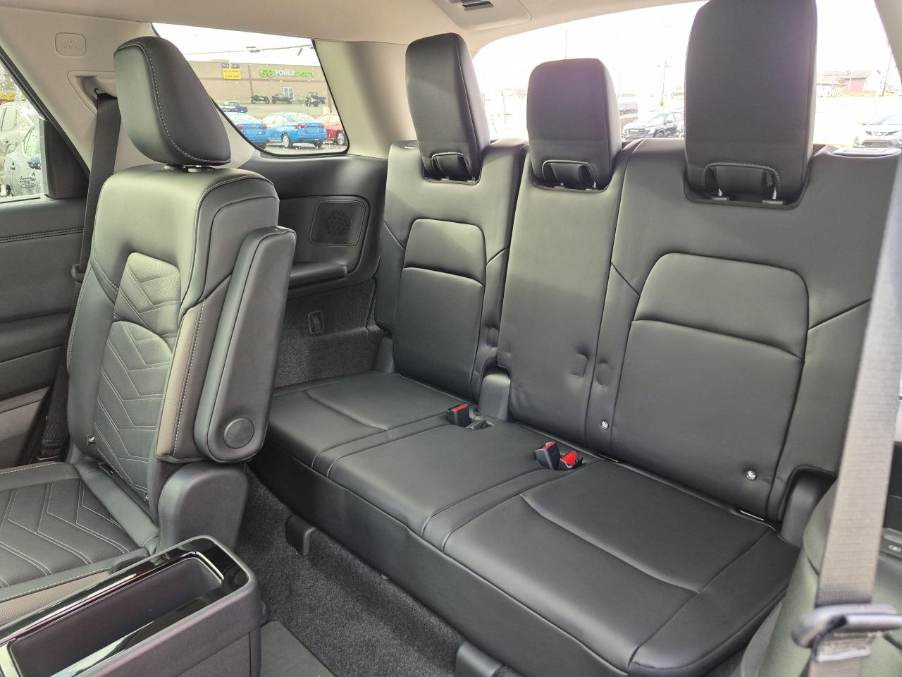 2025 Nissan Pathfinder Platinum CAPTAIN'S CHAIRS CAPITAIN'S CHAIRS Photo20