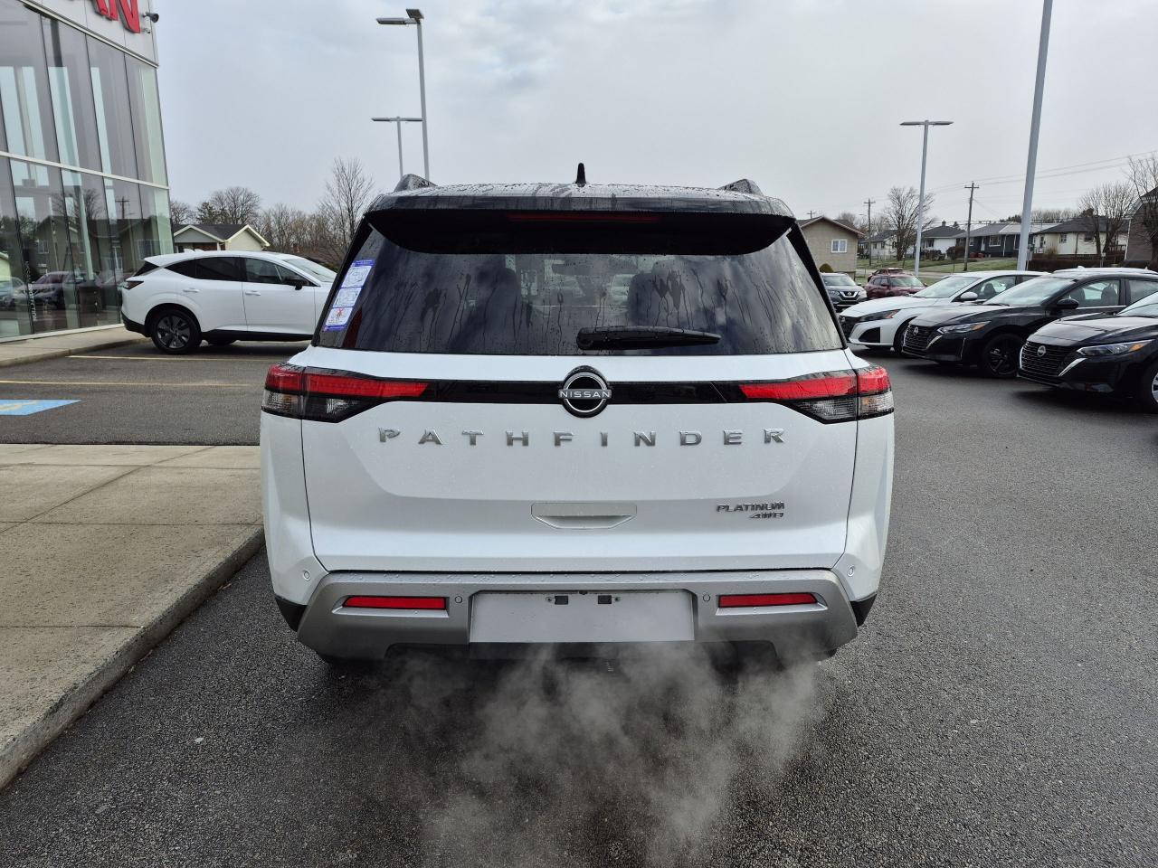 2025 Nissan Pathfinder Platinum CAPTAIN'S CHAIRS CAPITAIN'S CHAIRS Photo4