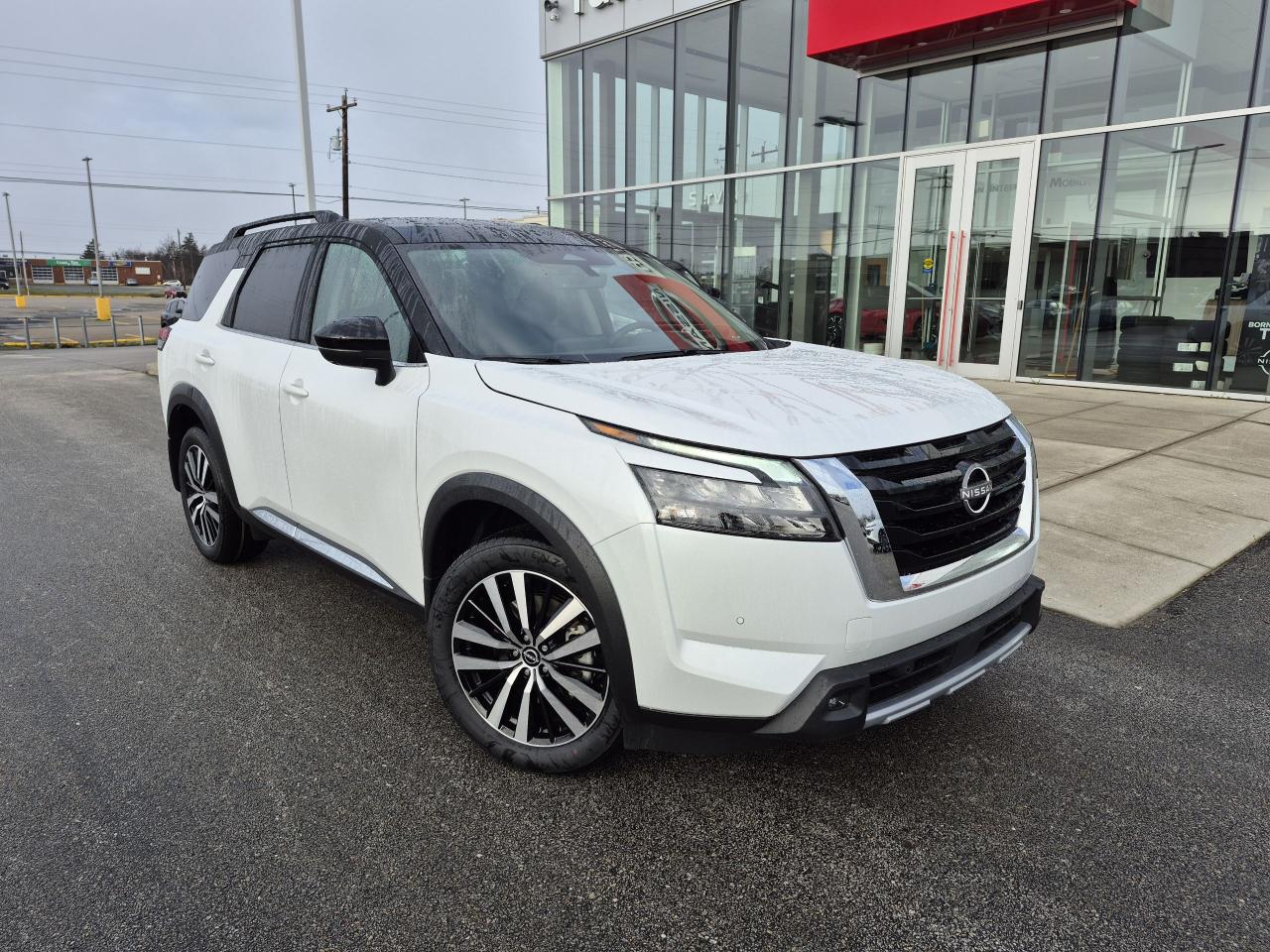 2025 Nissan Pathfinder Platinum CAPTAIN'S CHAIRS CAPITAIN'S CHAIRS Photo1