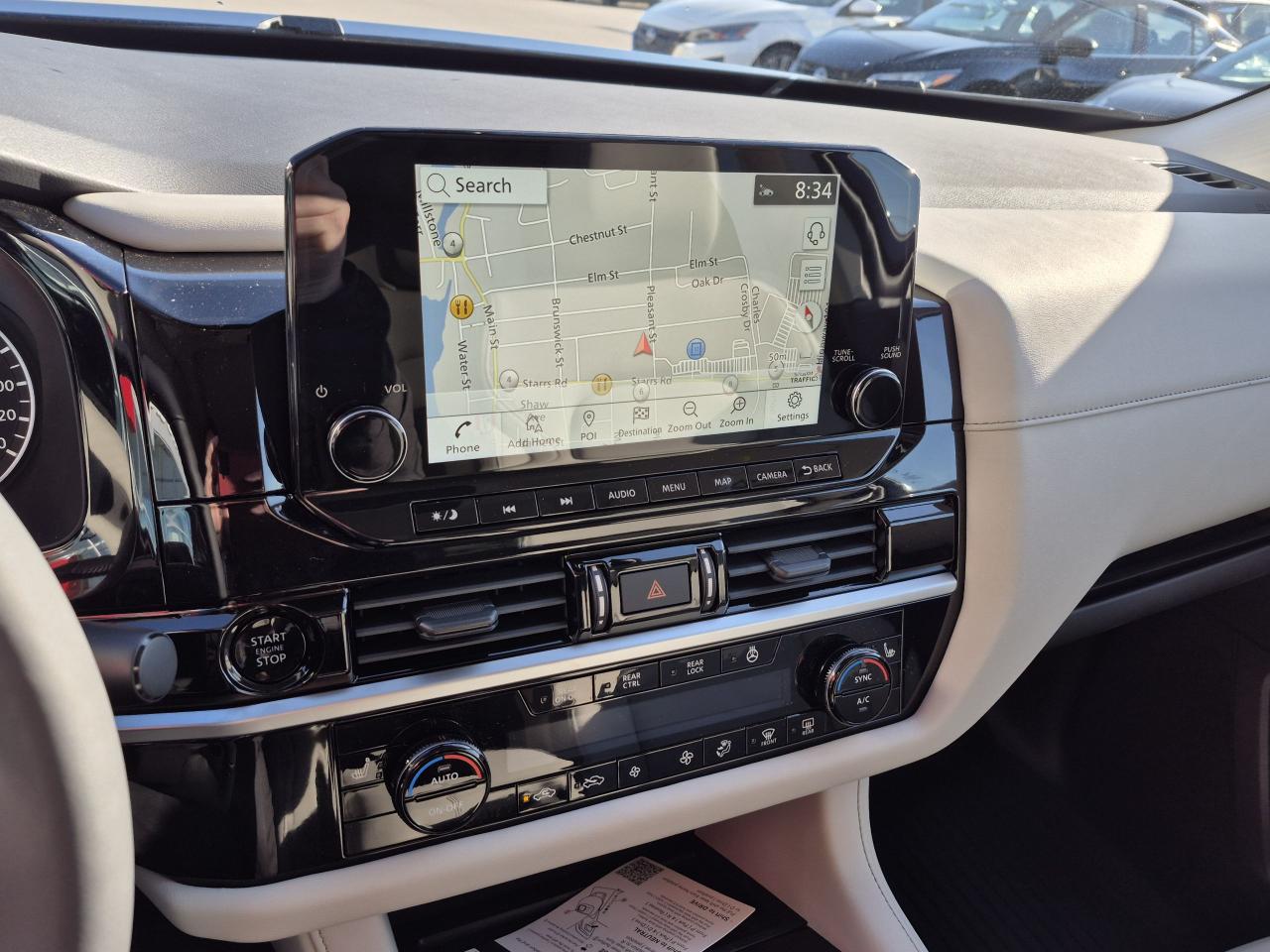2025 Nissan Pathfinder SL Photo11