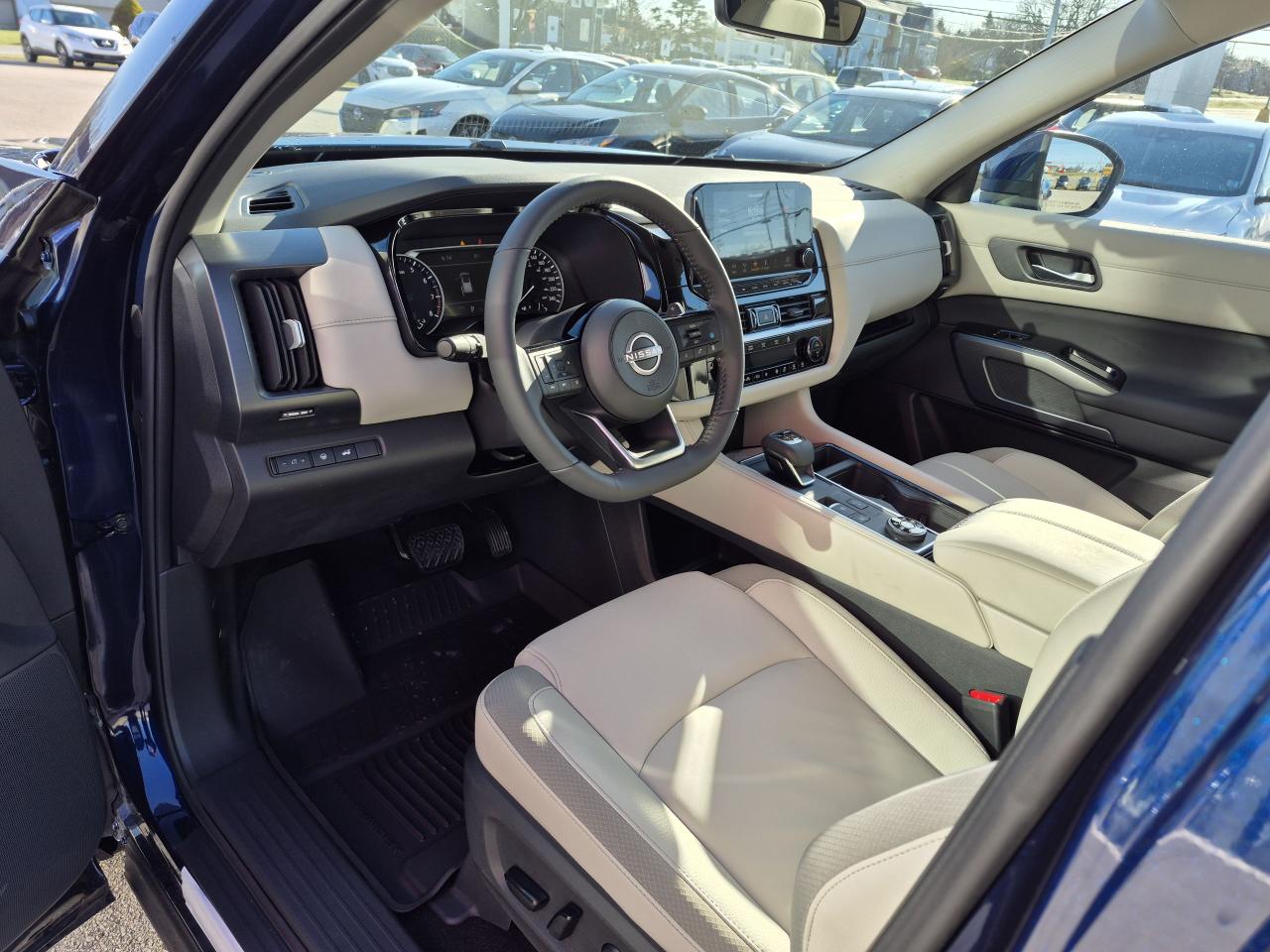 2025 Nissan Pathfinder SL Photo28