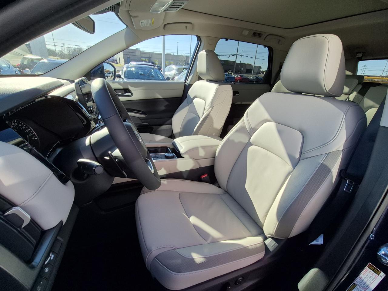 2025 Nissan Pathfinder SL Photo7