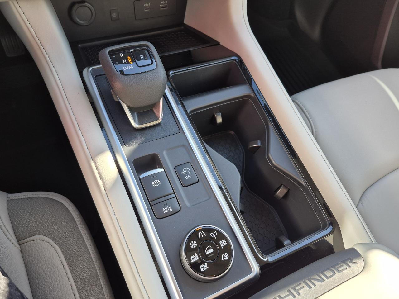 2025 Nissan Pathfinder SL Photo34