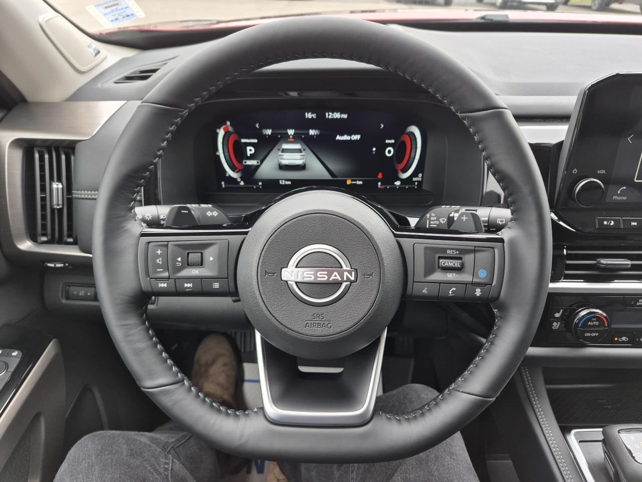2025 Nissan Pathfinder Platinum Photo26