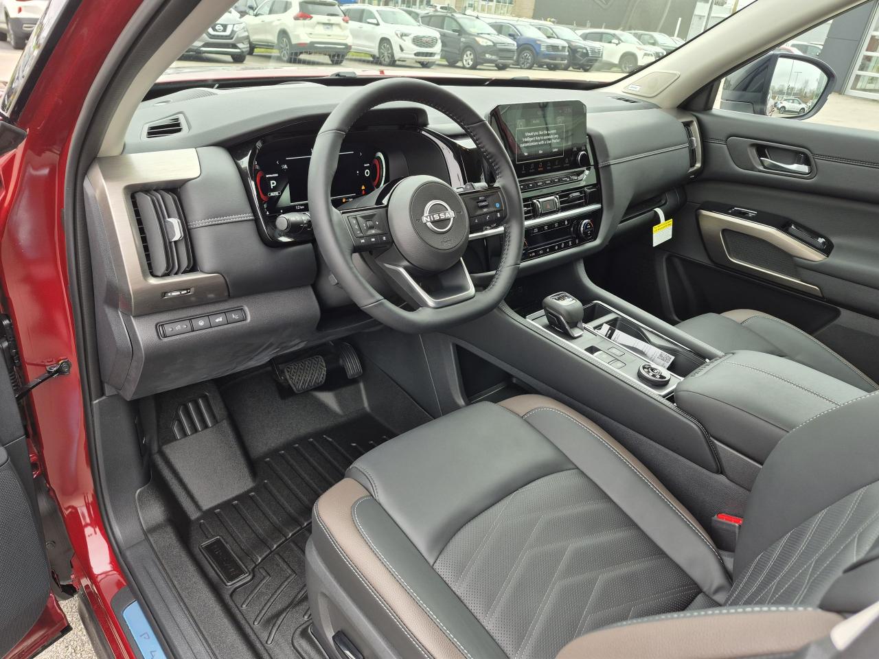 2025 Nissan Pathfinder Platinum Photo25