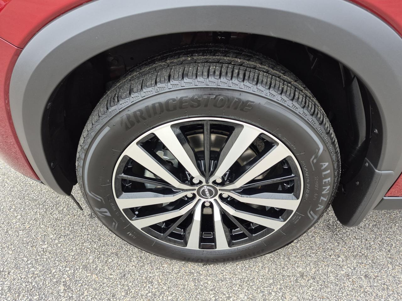 2025 Nissan Pathfinder Platinum Photo37