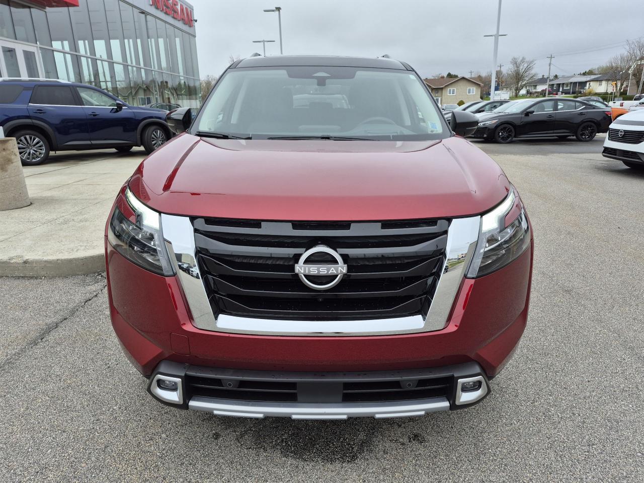 2025 Nissan Pathfinder Platinum Photo21
