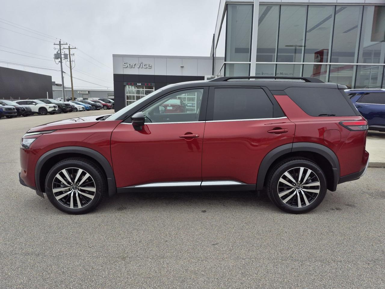 2025 Nissan Pathfinder Platinum Photo22