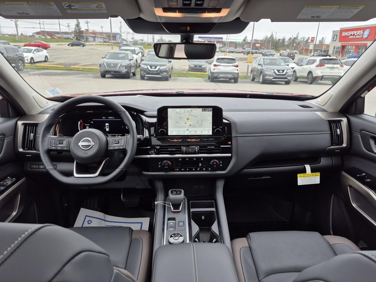 2025 Nissan Pathfinder Platinum Photo33