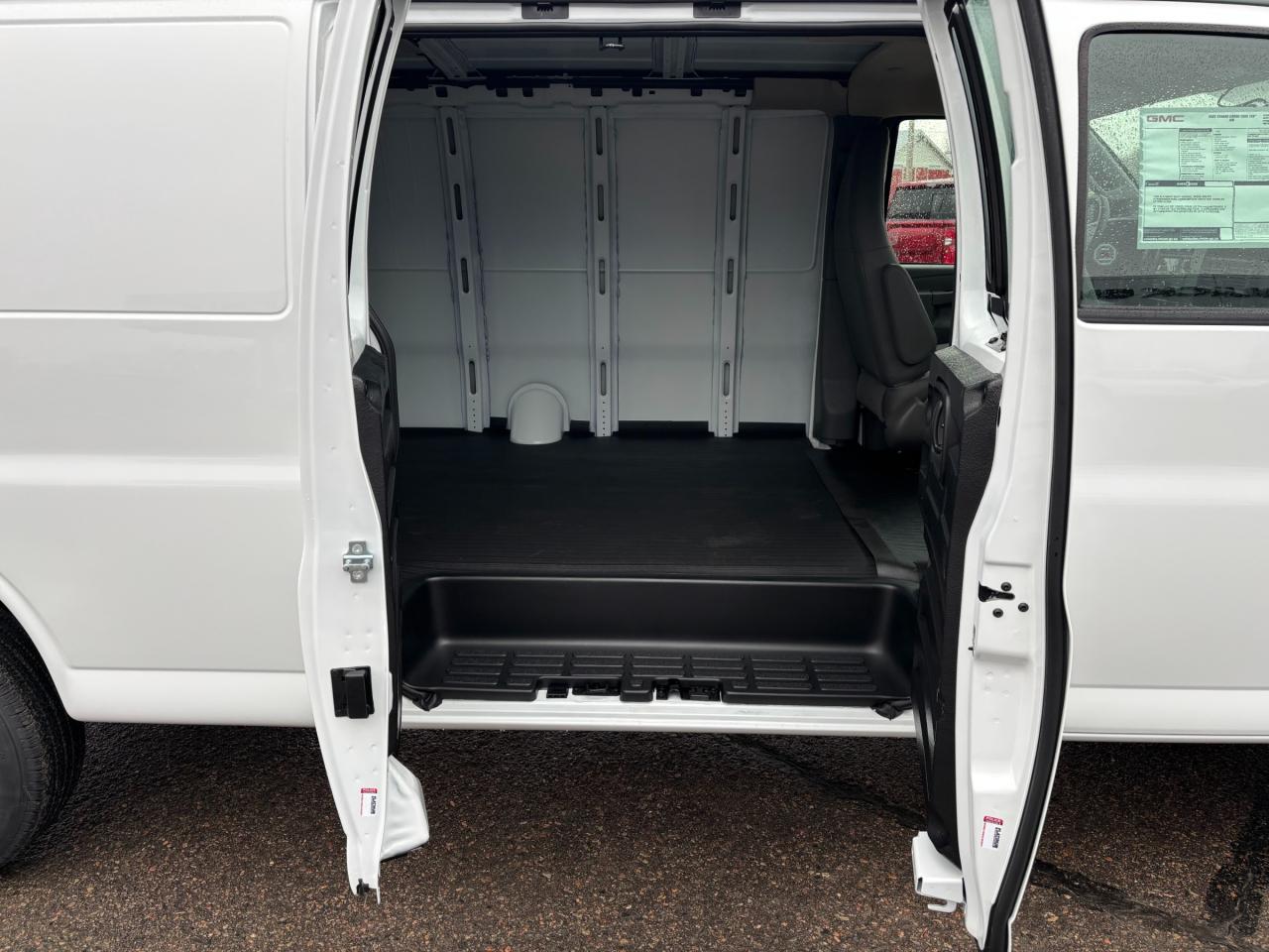2025 GMC Savana 2500 Work Van 2025 GMC Savana Ext Cargo Van Photo4