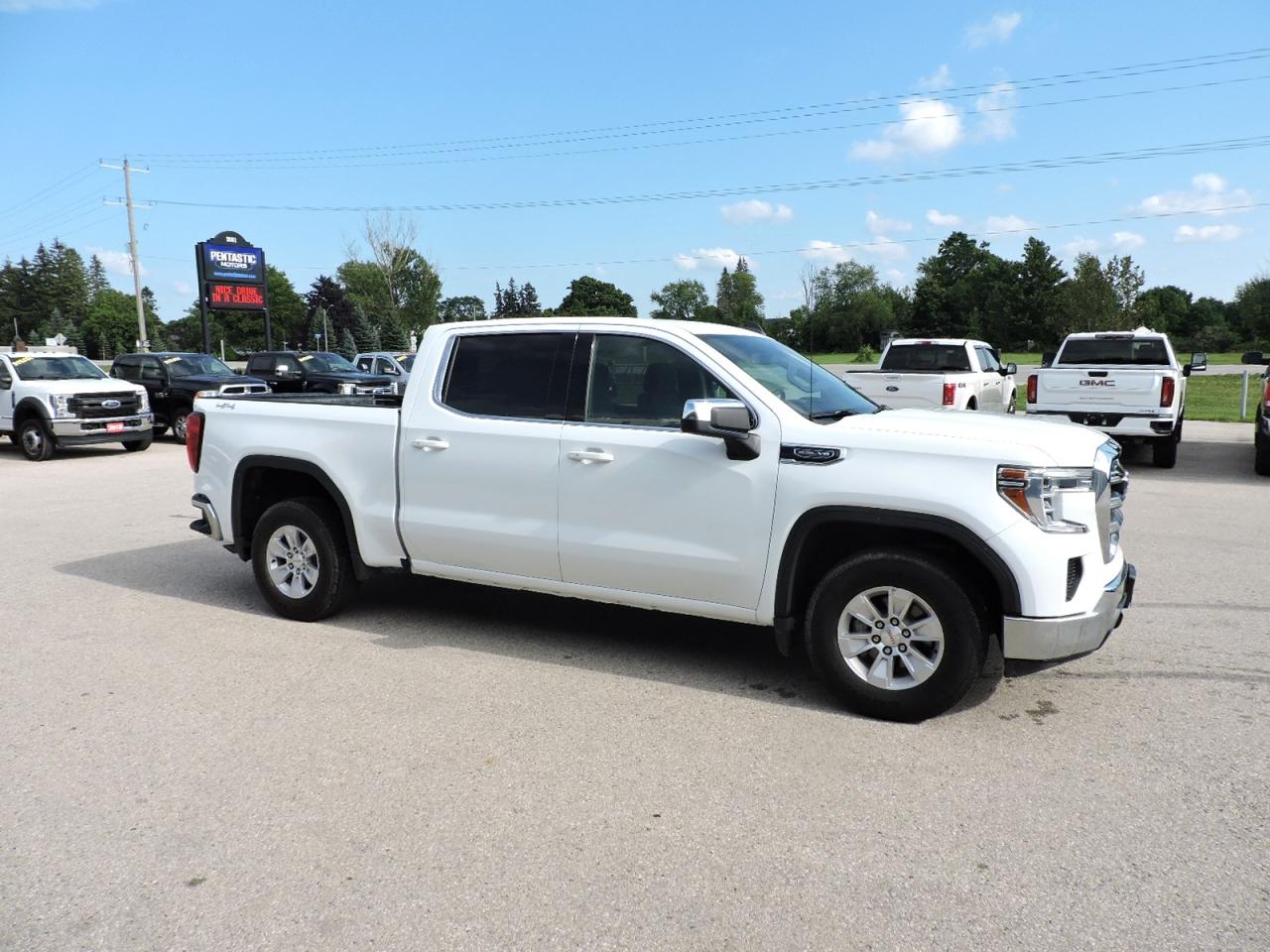 2021 GMC Sierra 1500 SLE 5.3L 4X4 New Brakes New Tires Only 58000 KMS Photo2