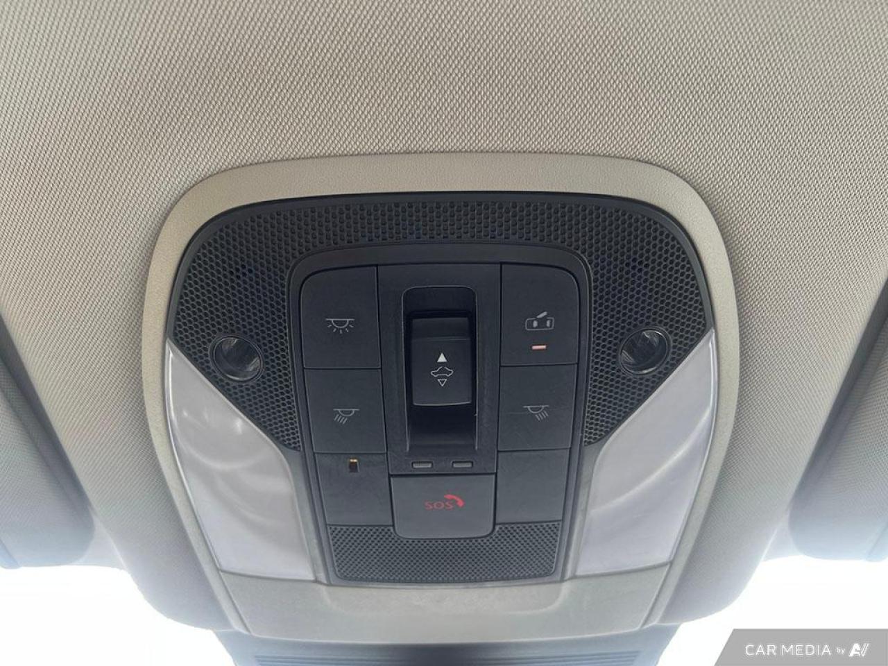 2019 Infiniti QX50 ESSENTIAL / AWD / ROOF / LEATHER / NO ACCIDENTS - Photo #17