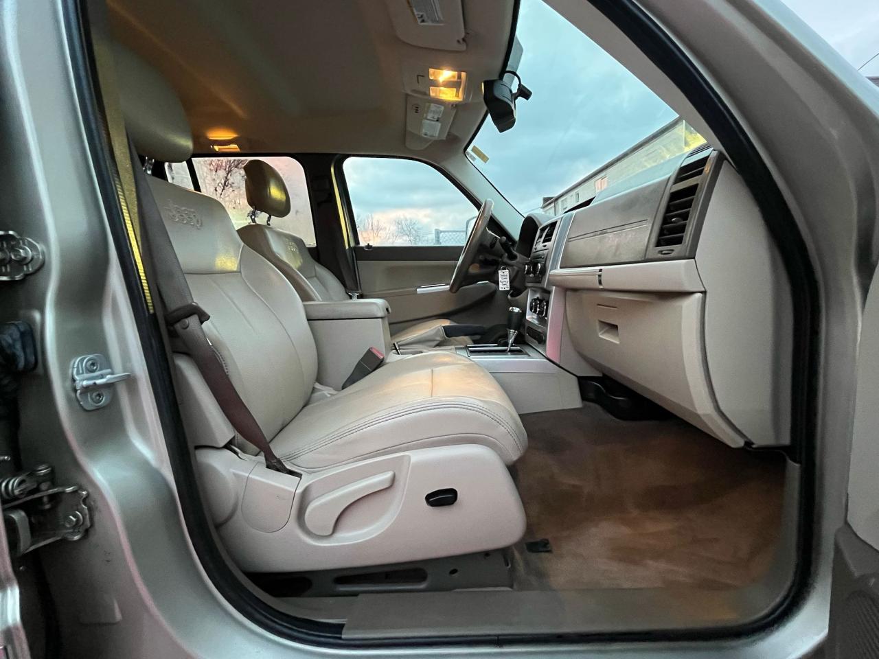 2010 Jeep Liberty 4WD  Limited Edition-Leather-Heated Seats - Photo #25