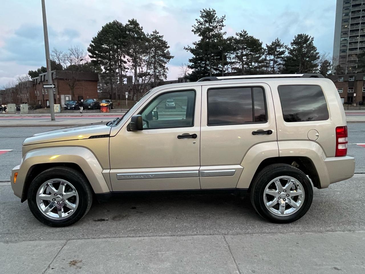 2010 Jeep Liberty 4WD  Limited Edition-Leather-Heated Seats - Photo #8