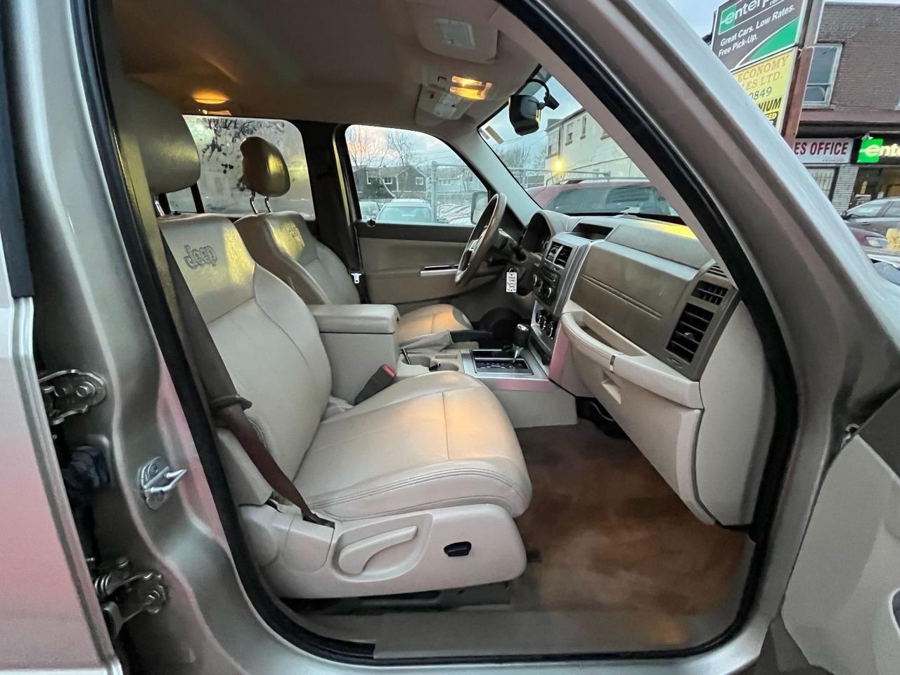 2010 Jeep Liberty 4WD  Limited Edition-Leather-Heated Seats - Photo #24