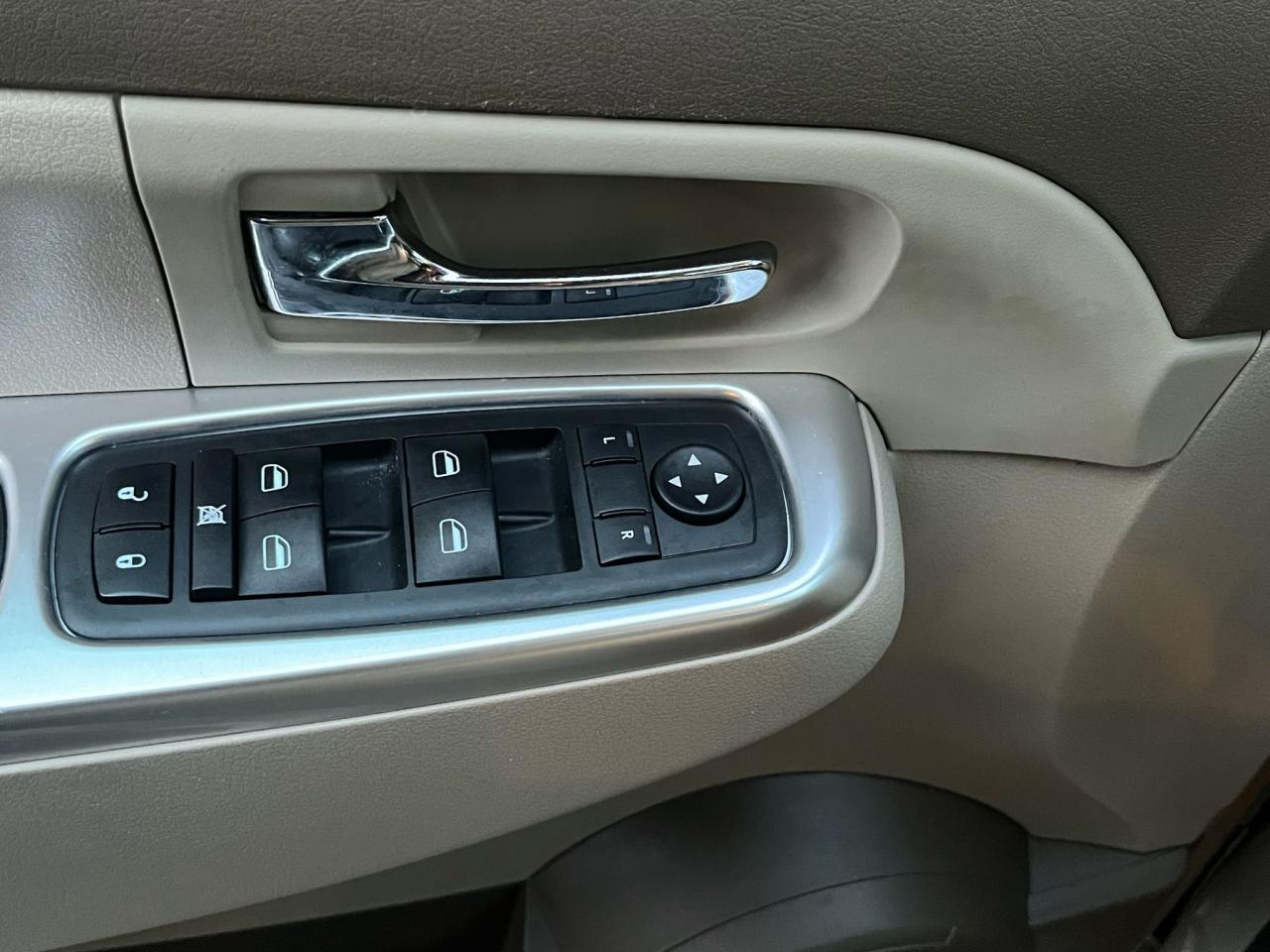 2010 Jeep Liberty 4WD  Limited Edition-Leather-Heated Seats - Photo #13