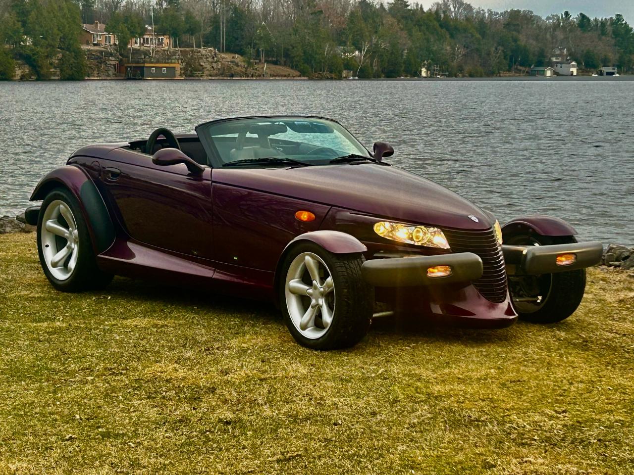 1997 Plymouth Prowler With only 5300 km / Matching trailer - Photo #4