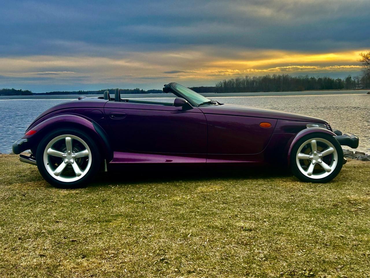 1997 Plymouth Prowler With only 5300 km / Matching trailer - Photo #12