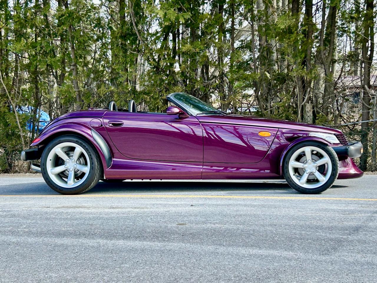 1997 Plymouth Prowler With only 5300 km / Matching trailer - Photo #26