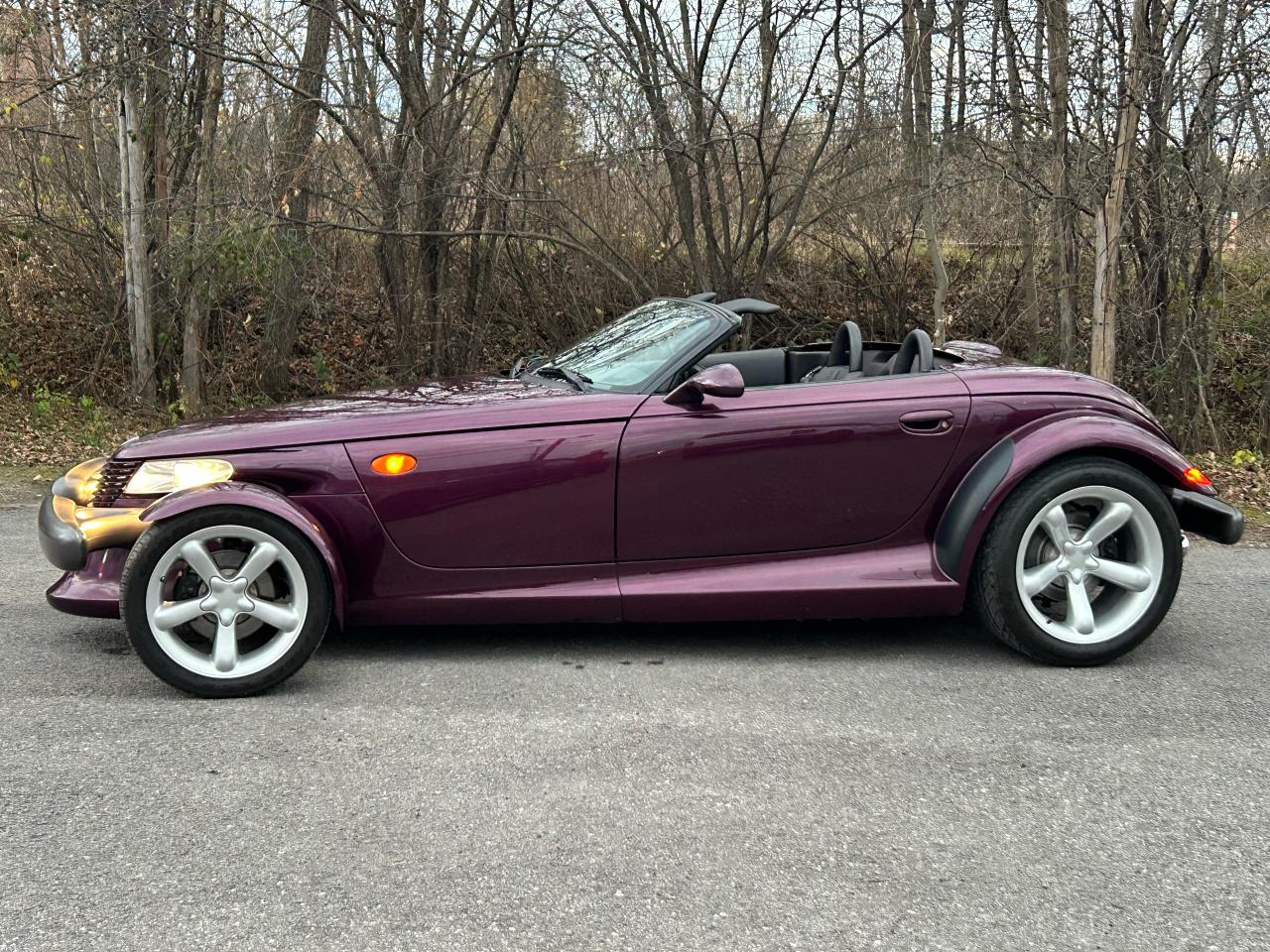 1997 Plymouth Prowler With only 5300 km / Matching trailer - Photo #46