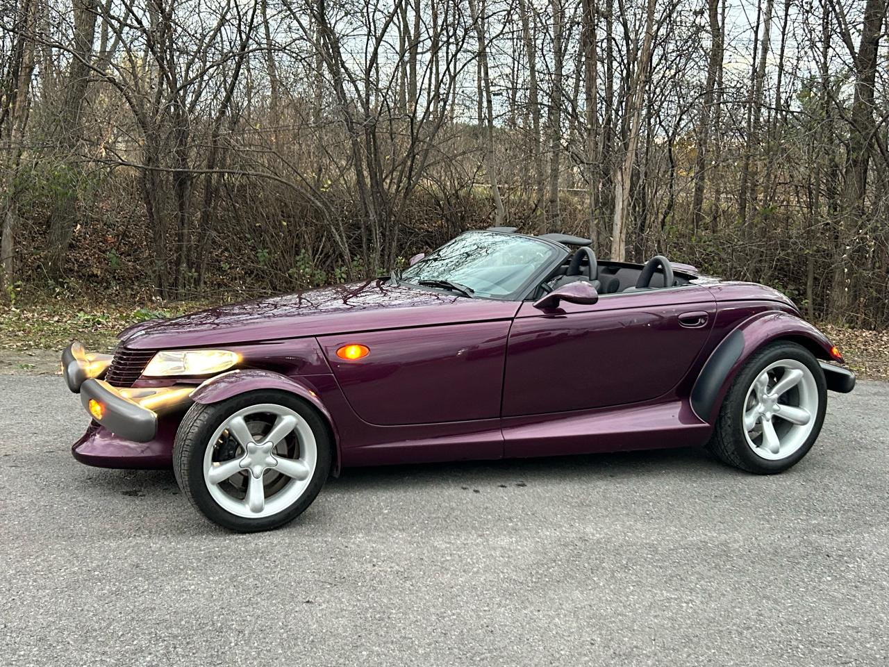 1997 Plymouth Prowler With only 5300 km / Matching trailer - Photo #47
