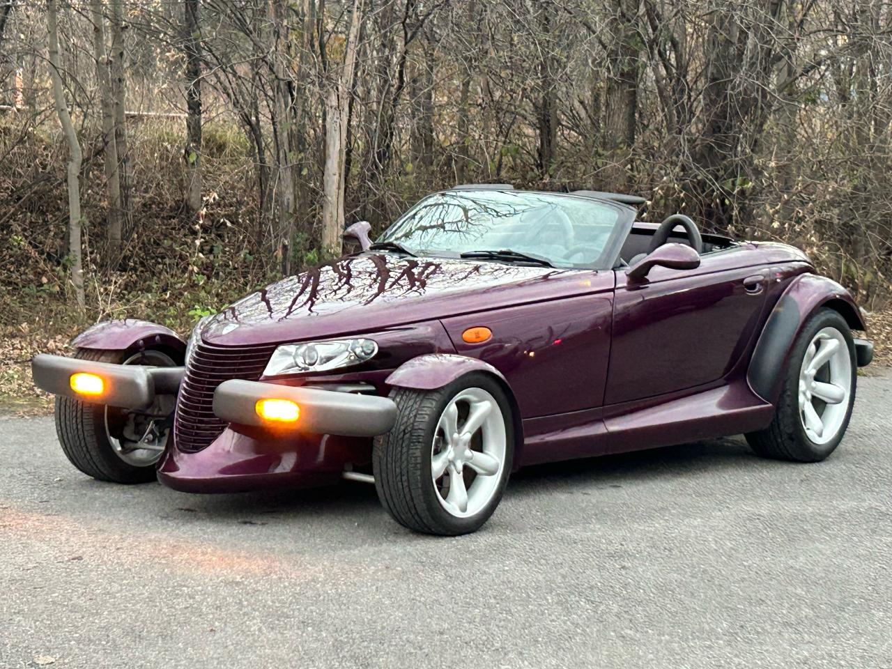 1997 Plymouth Prowler With only 5300 km / Matching trailer - Photo #44