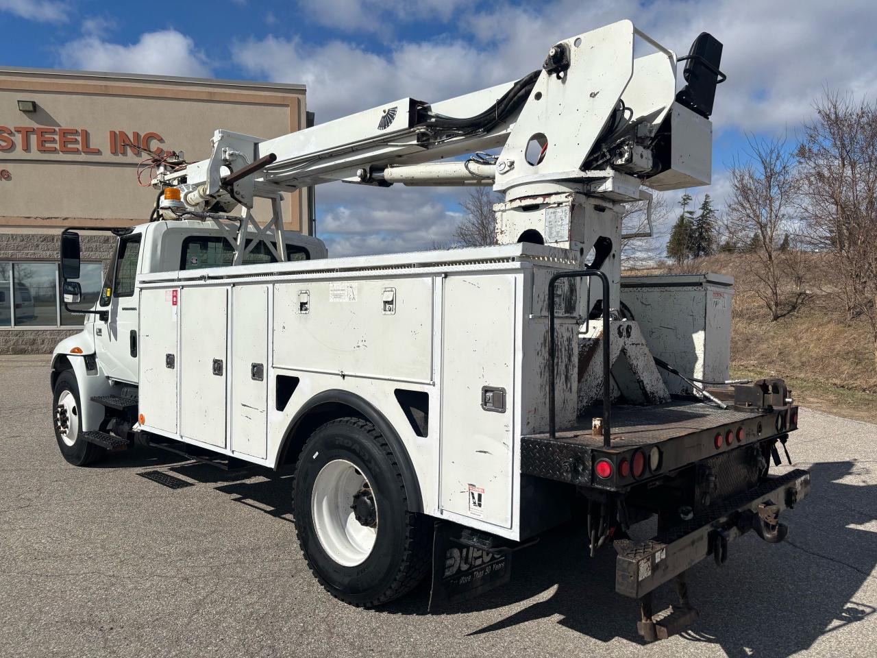 2006 International 4300 Digger Derrick - Photo #3