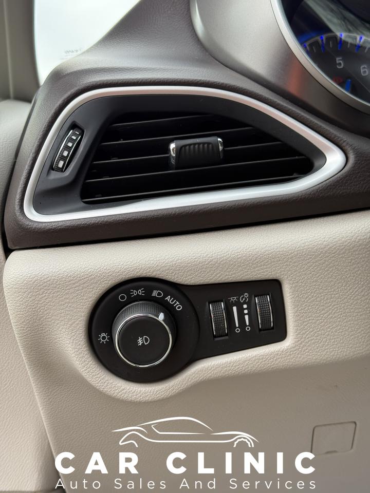 2017 Chrysler Pacifica Touring L - Photo #24