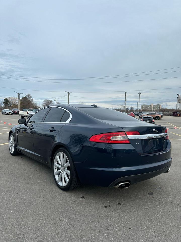 2010 Jaguar XF Premium Luxury Photo