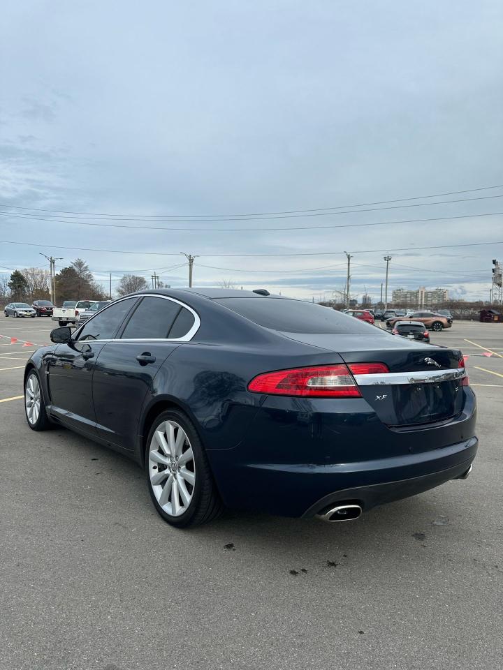 2010 Jaguar XF Premium Luxury Photo4
