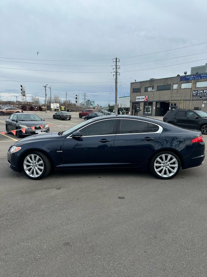 2010 Jaguar XF Premium Luxury Photo2