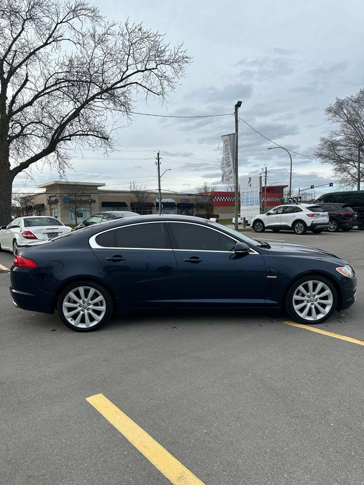 2010 Jaguar XF Premium Luxury Photo