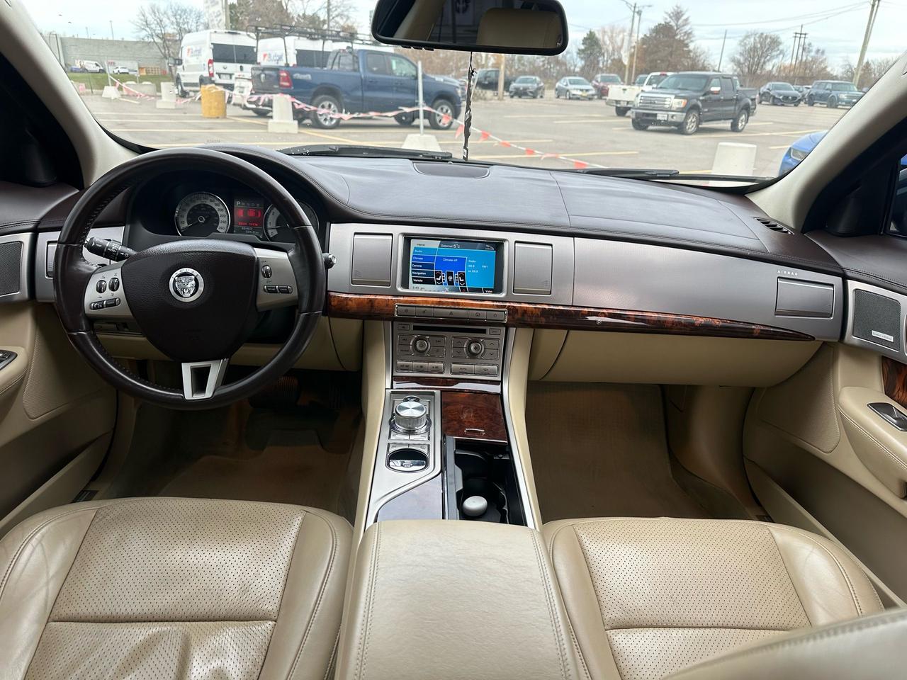2010 Jaguar XF Premium Luxury Photo