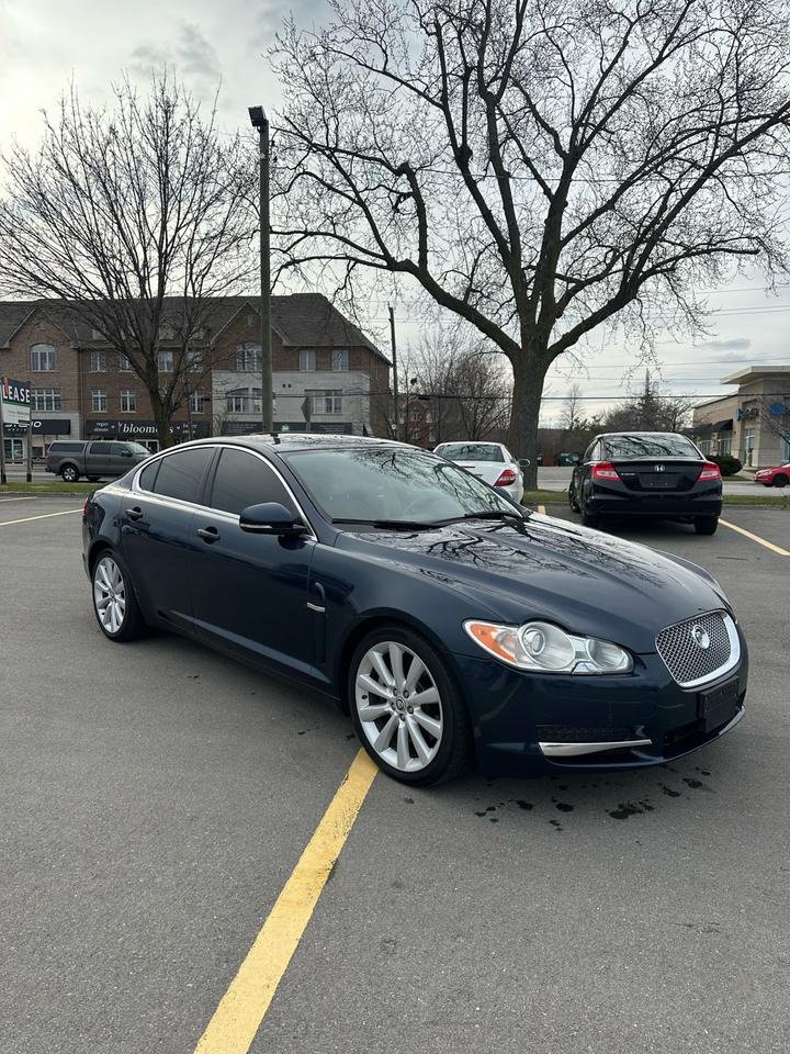 2010 Jaguar XF Premium Luxury Photo