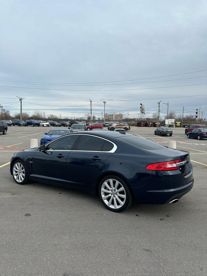 2010 Jaguar XF Premium Luxury Photo