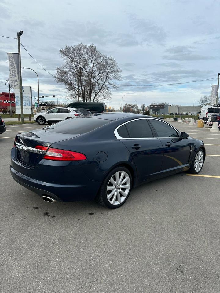 2010 Jaguar XF Premium Luxury Photo