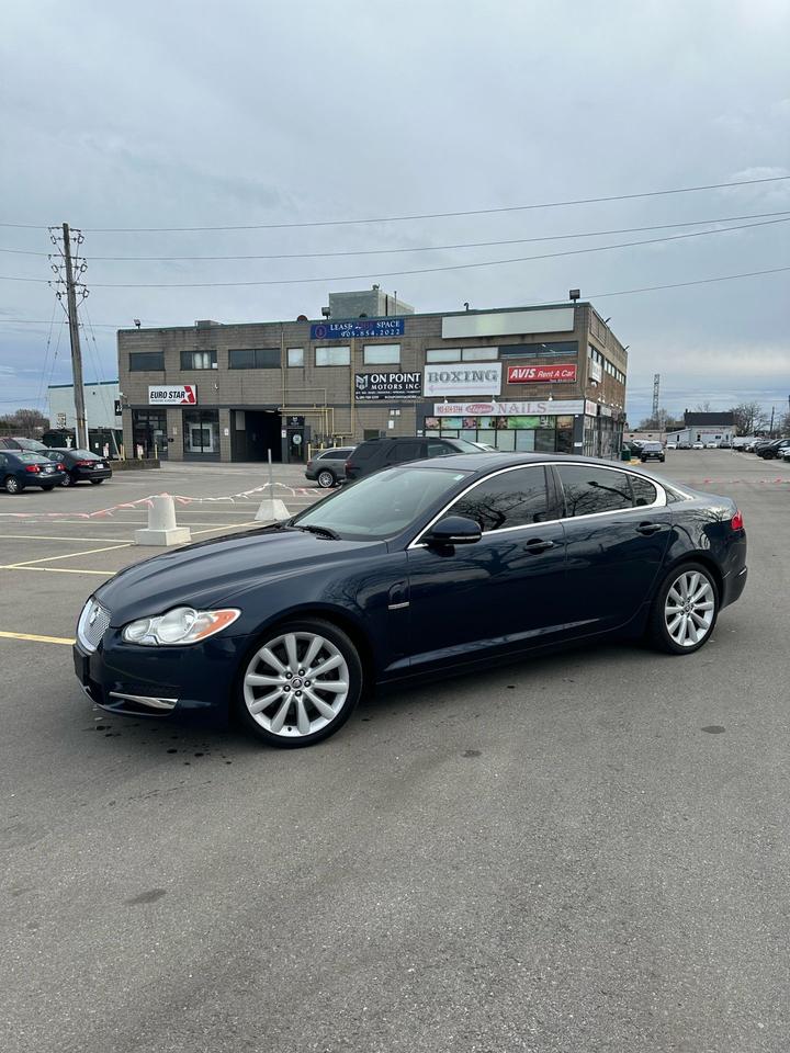 2010 Jaguar XF Premium Luxury Photo