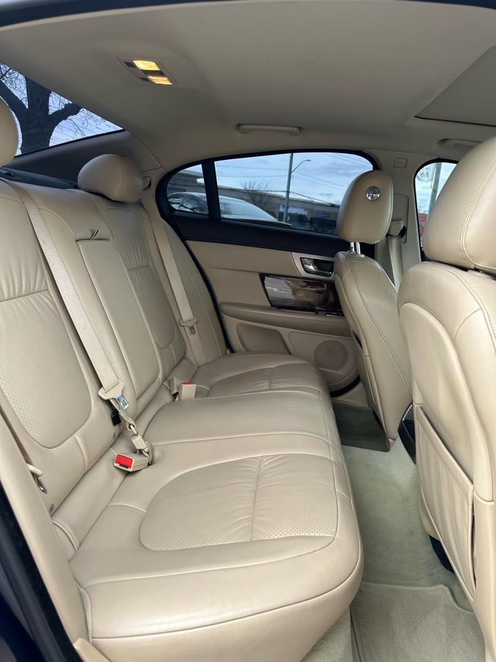 2010 Jaguar XF Premium Luxury - Photo #14