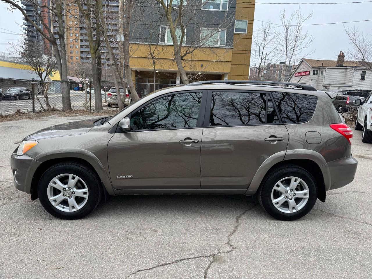 2010 Toyota RAV4 V6 LIMITED - 4WD - Photo #2