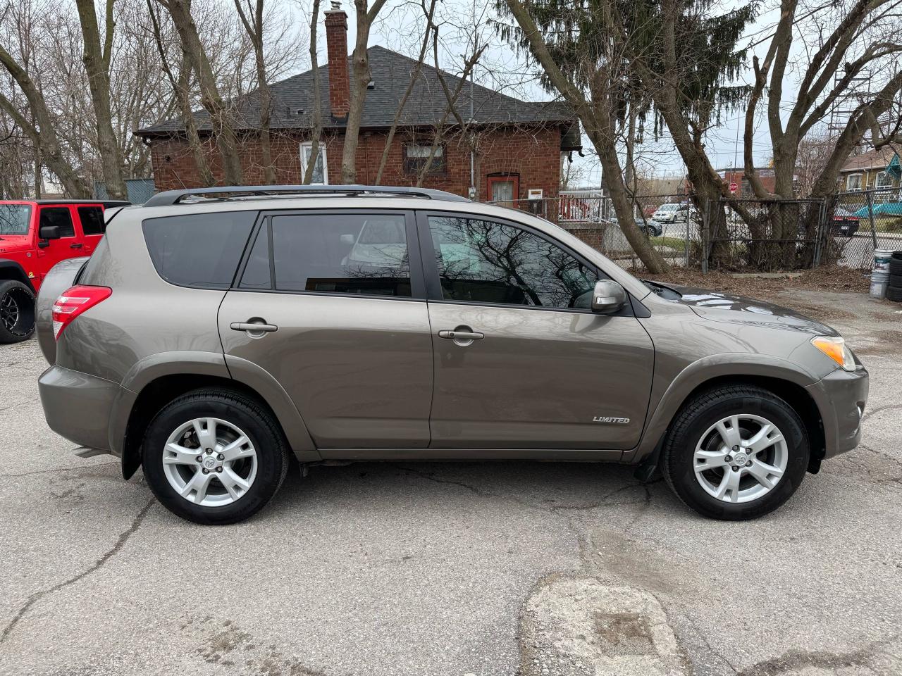 2010 Toyota RAV4 V6 LIMITED - 4WD - Photo #6