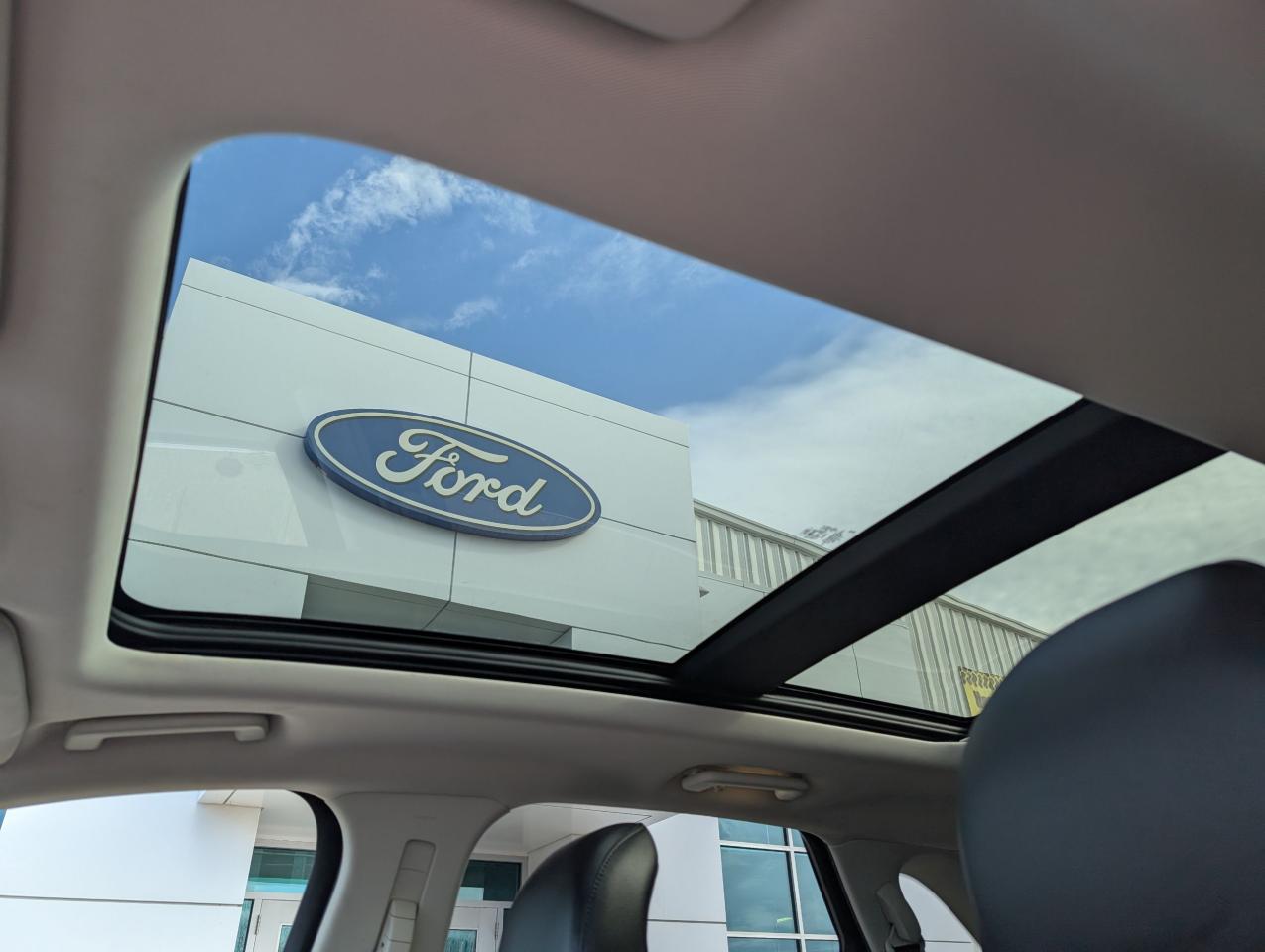 2015 Ford Edge Titanium Photo5