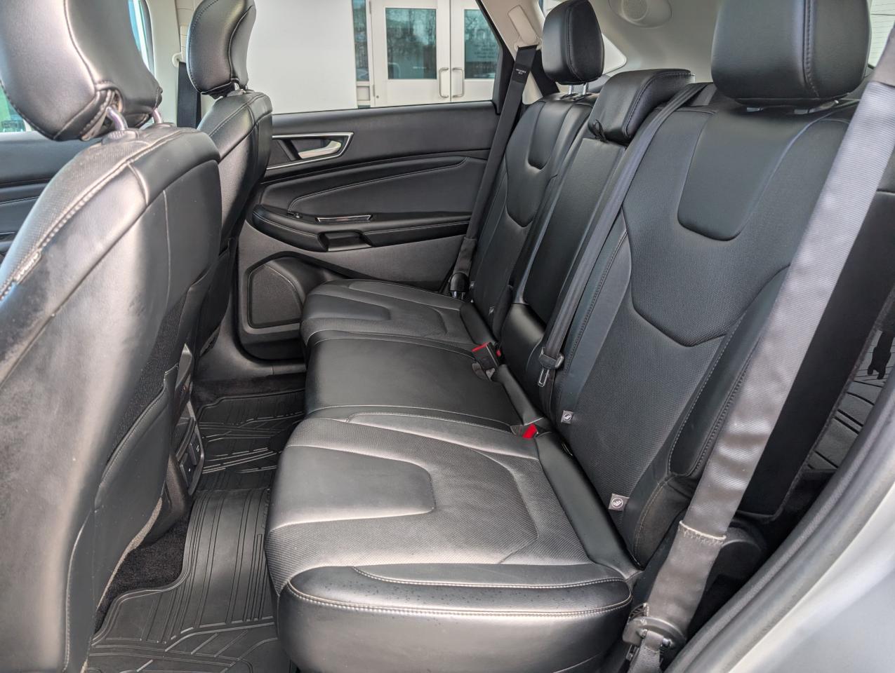 2015 Ford Edge Titanium Photo5