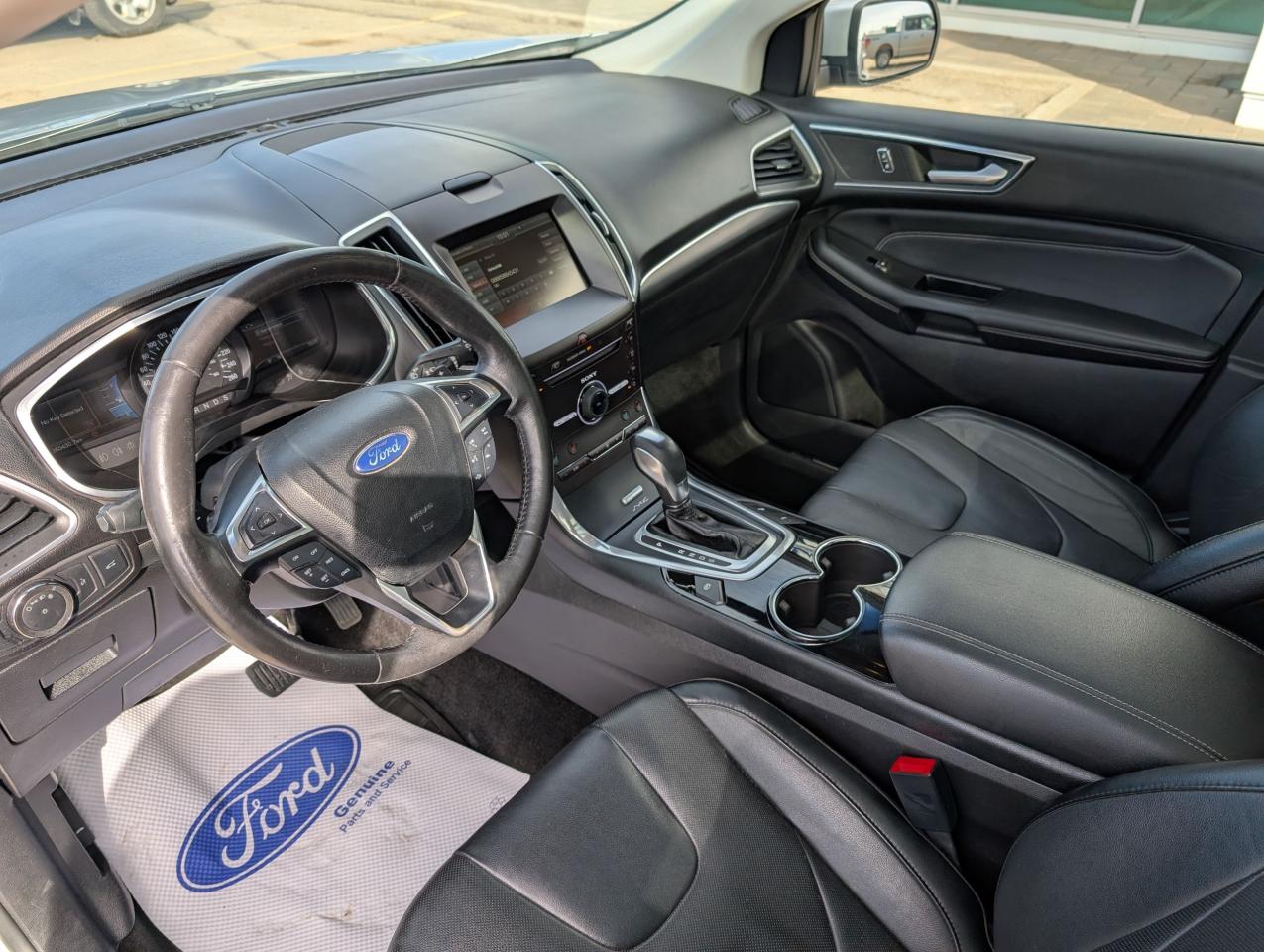 2015 Ford Edge Titanium Photo5