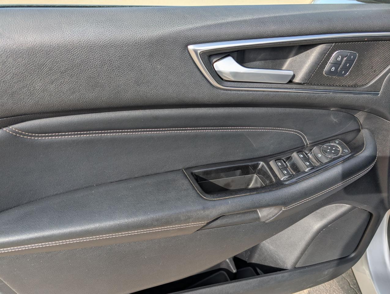 2015 Ford Edge Titanium Photo5