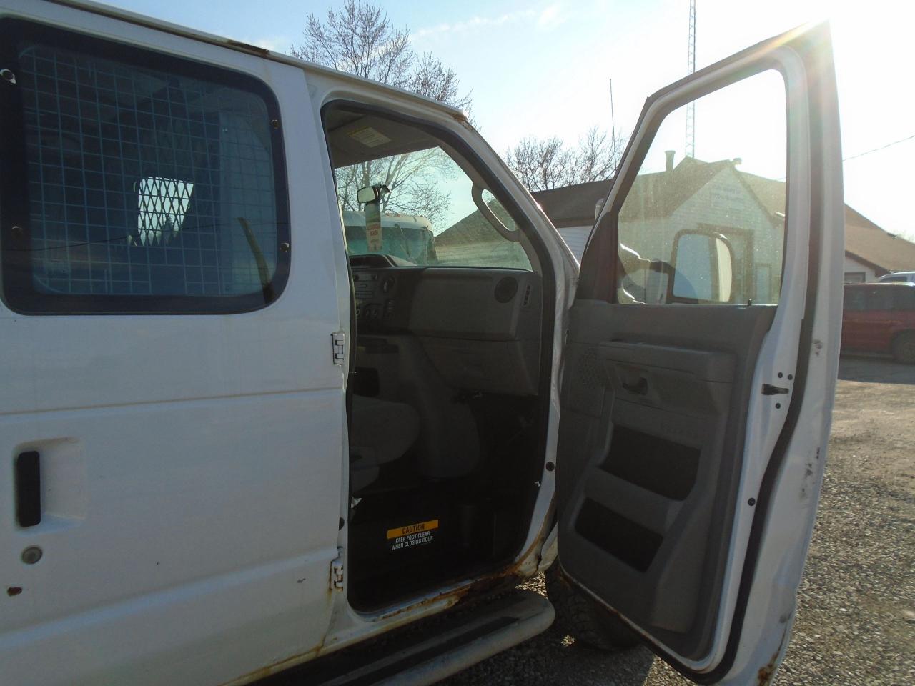 2012 Ford Econoline E-250 Commercial - Photo #17