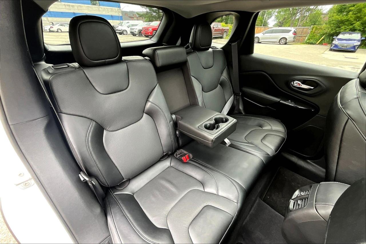 2023 Jeep Cherokee Altitude 4x4 DEMO SAVE BIG! Photo