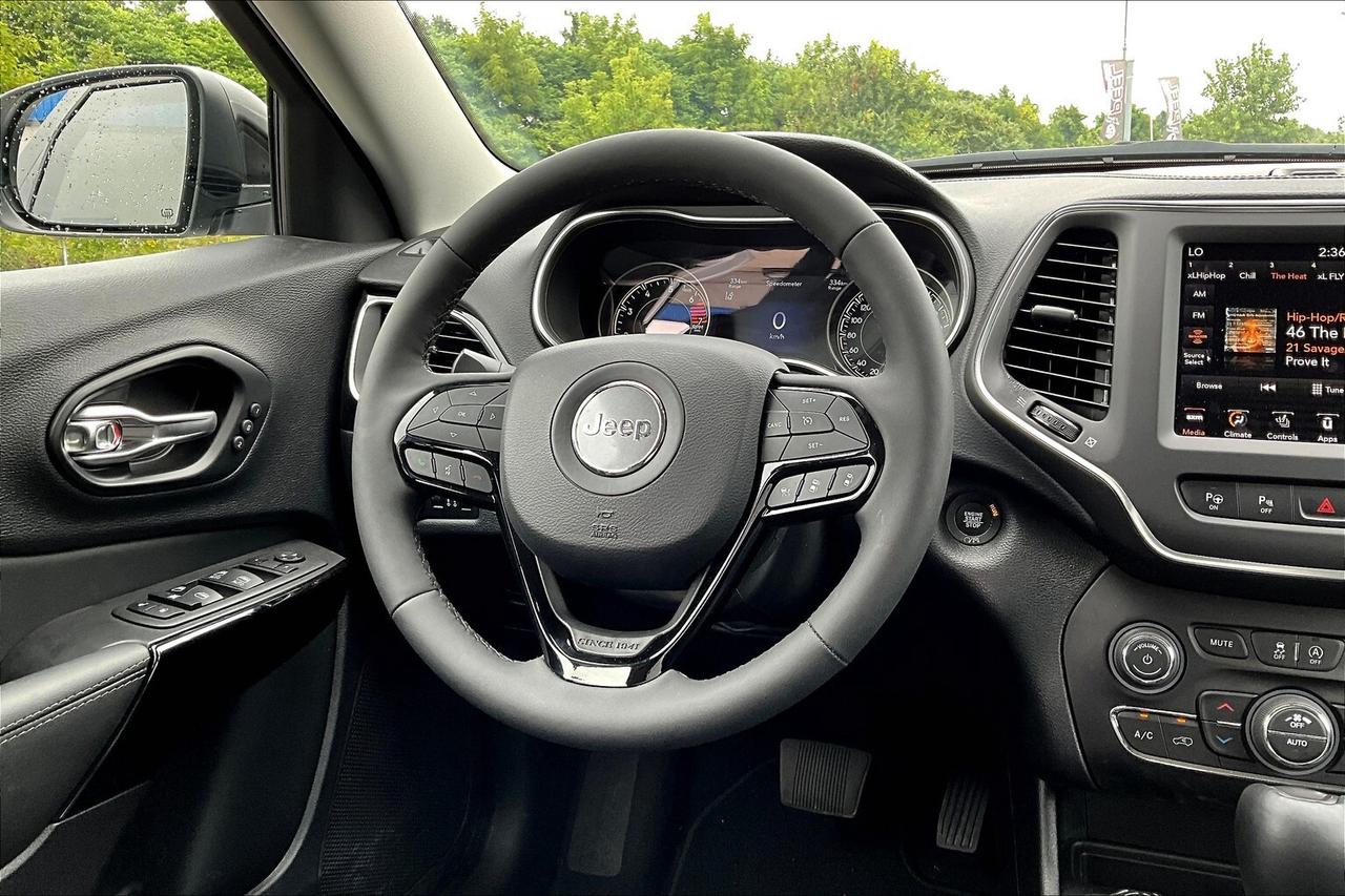 2023 Jeep Cherokee Altitude 4x4 DEMO SAVE BIG! Photo