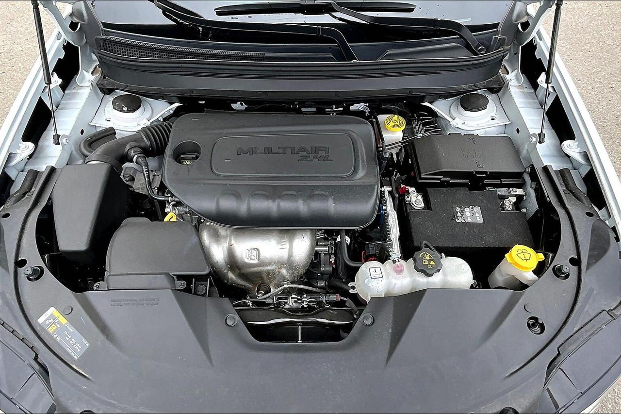 2023 Jeep Cherokee Altitude 4x4 DEMO SAVE BIG! Photo
