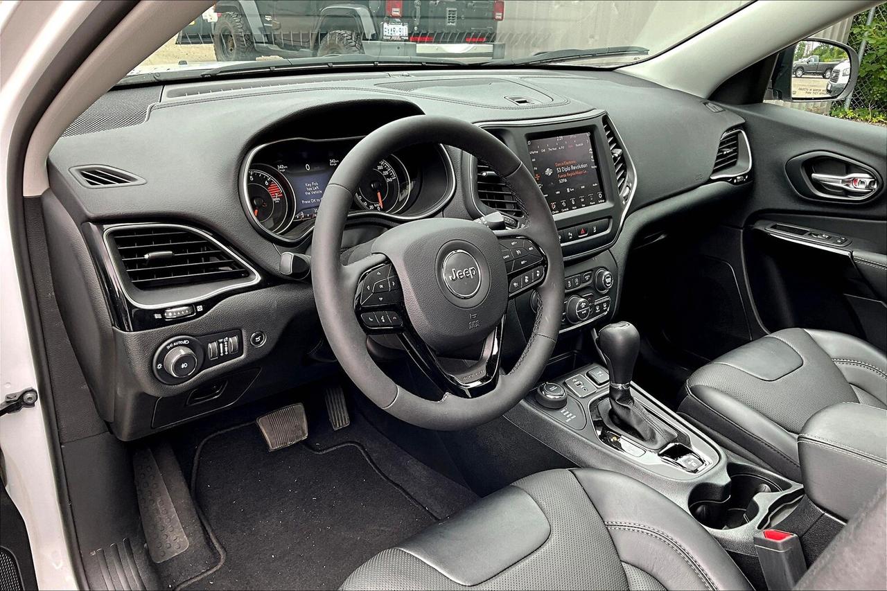 2023 Jeep Cherokee Altitude 4x4 DEMO SAVE BIG! Photo